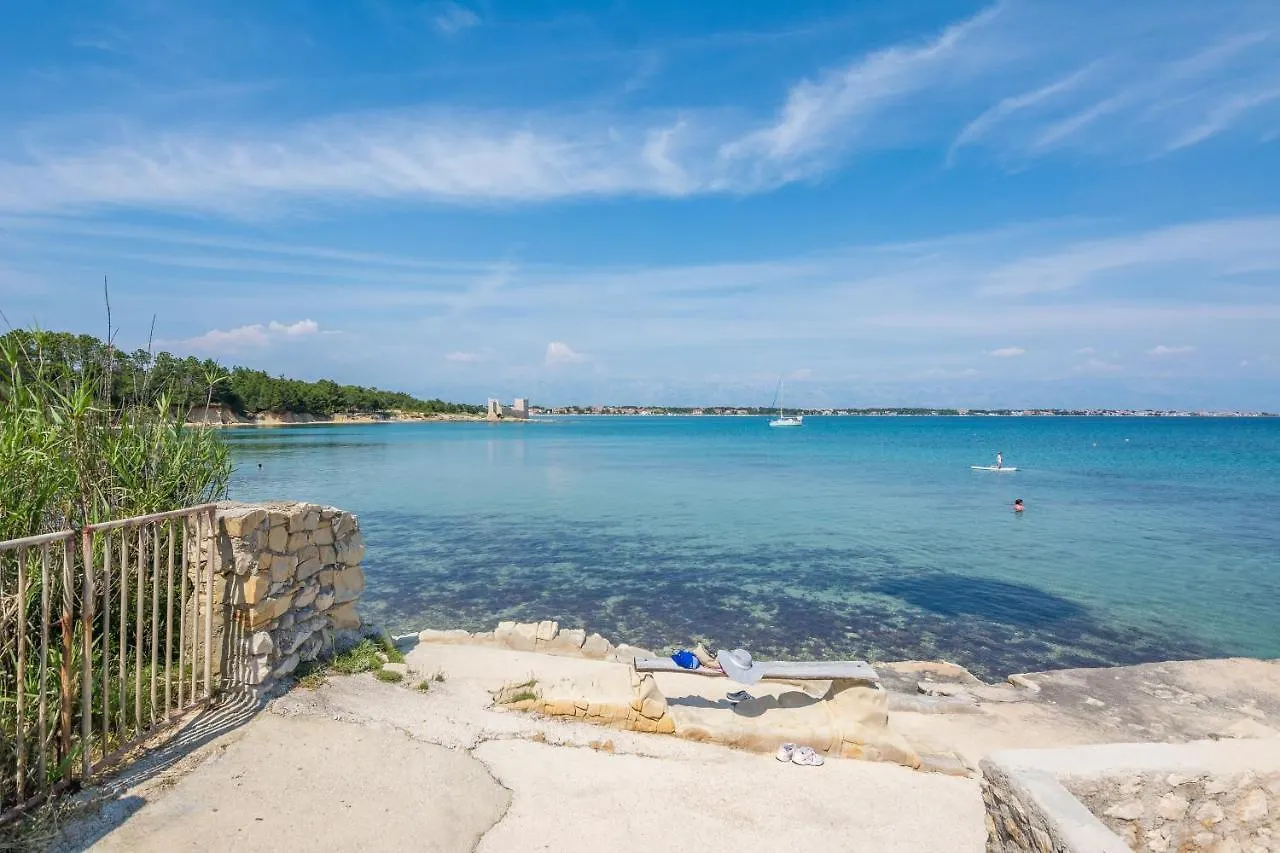 Apartments By The Sea Vir - Kozjak, Vir - 19094
